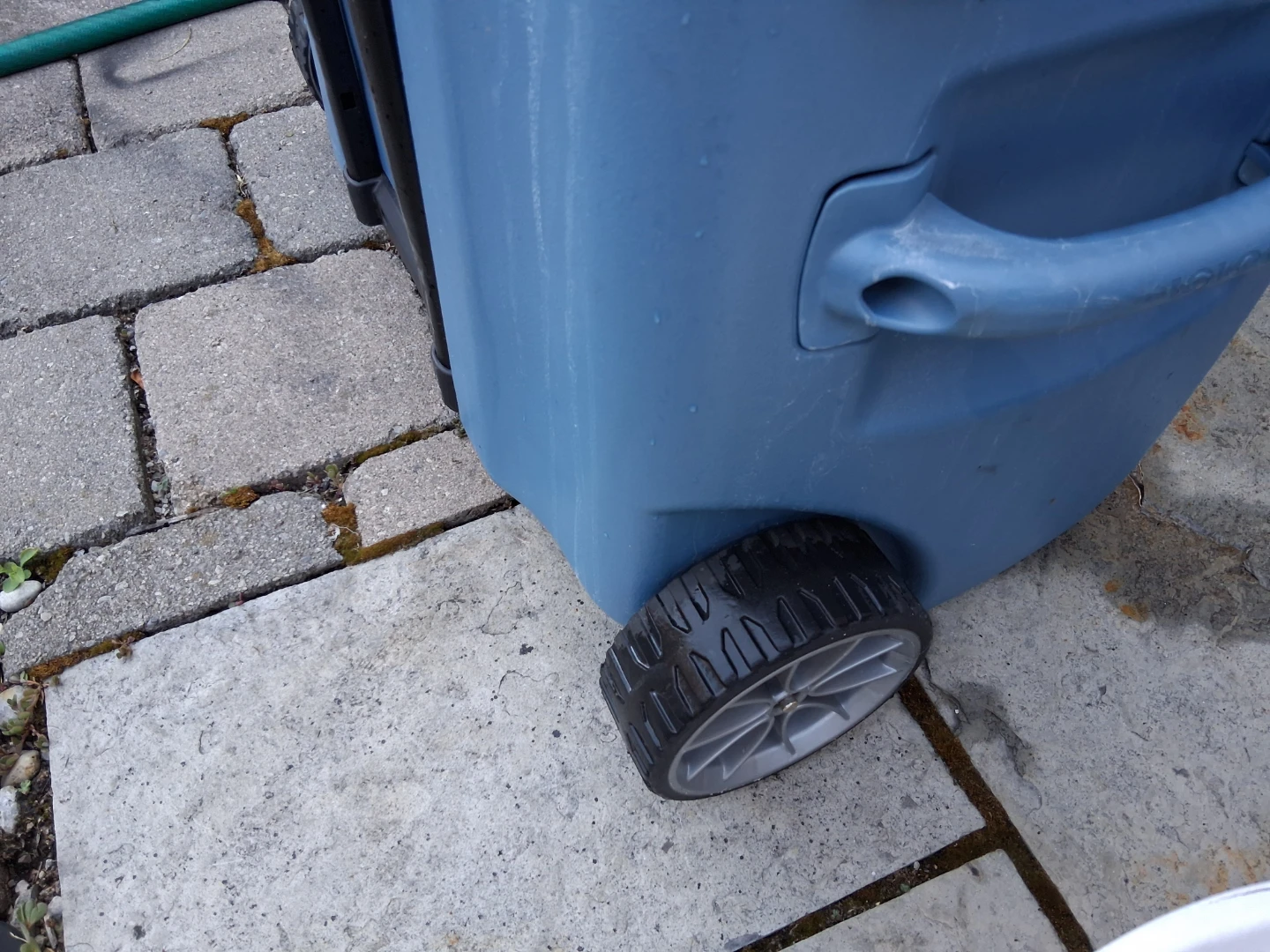 Igloo Cooler with Wheels and Handle - photo 5