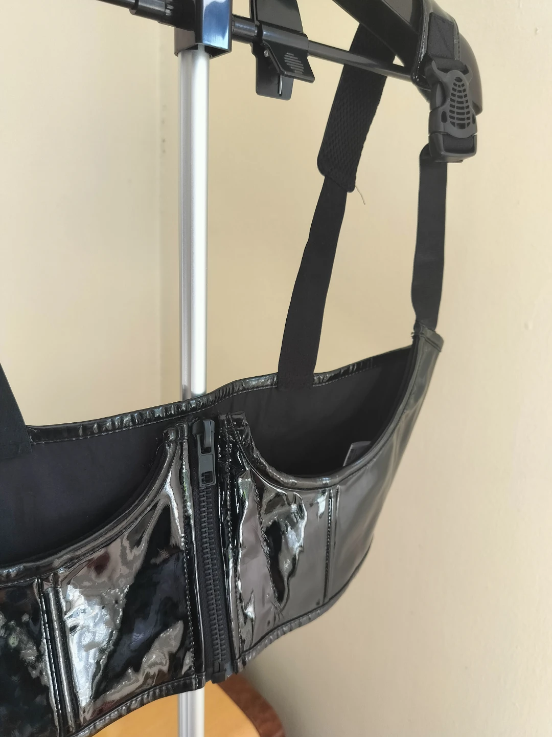 Black Patent Corset Top with Zipper. Size L - photo 2