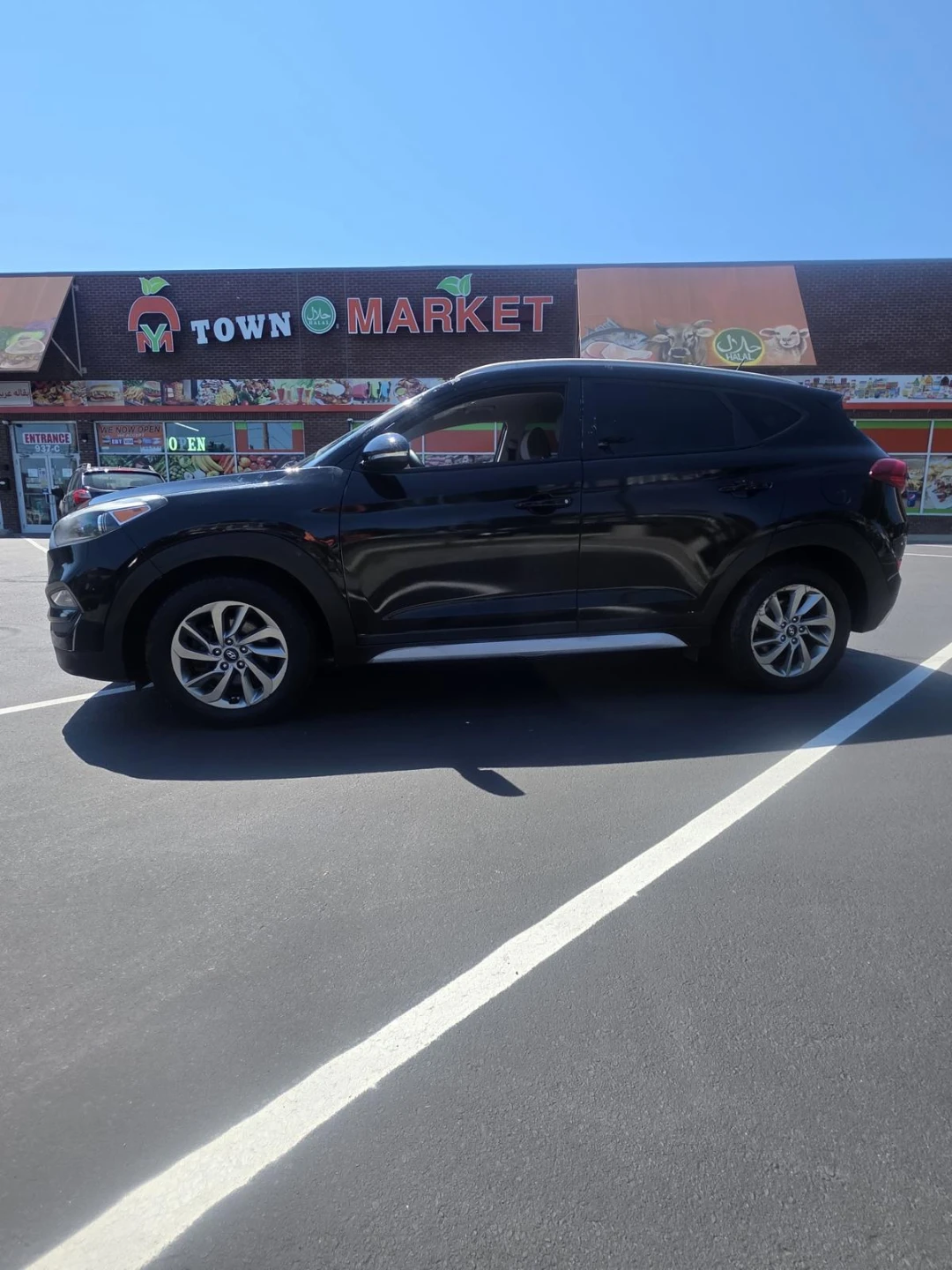 Black Hyundai Tucson AWD - photo 4