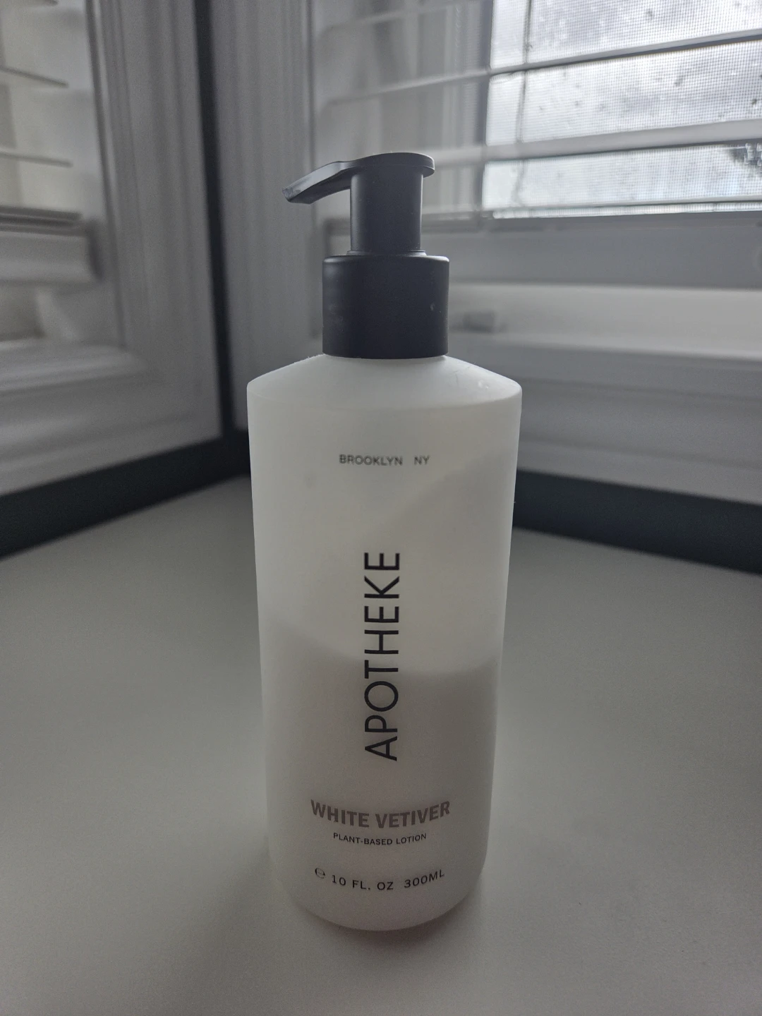 APOTHEKE White Vetiver Plant-Based Lotion 300mL