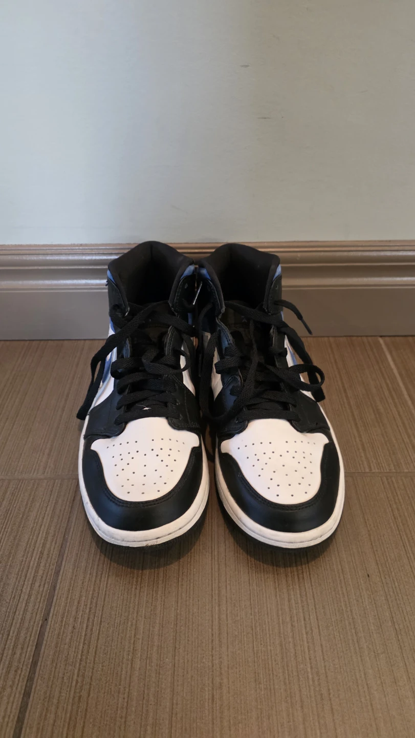 Air Jordan 1 Mid Sneakers