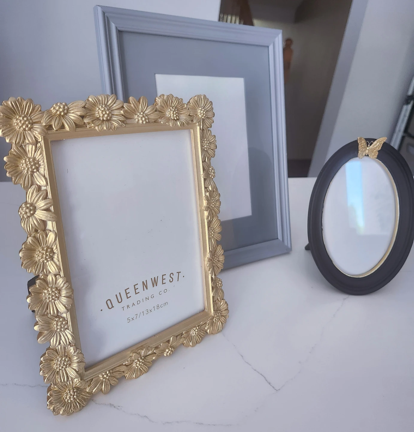Queenwest Trading Co. Decorative Photo Frame