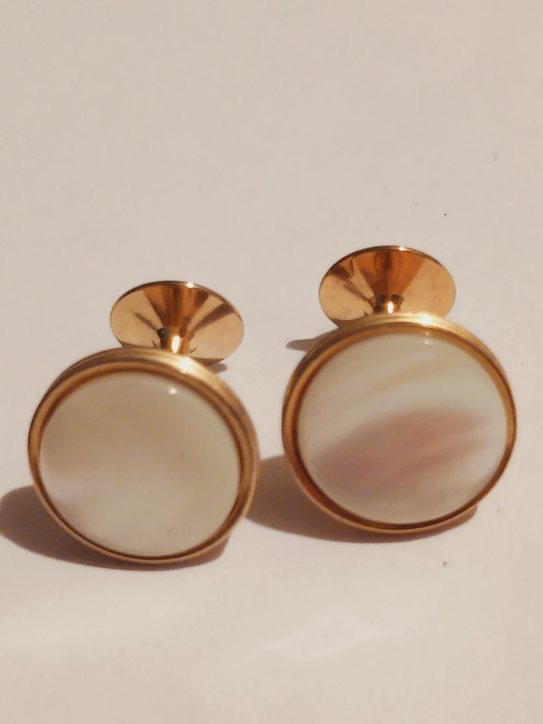 New !! Gold Tone Mother of Pearl Oval Cufflinks
