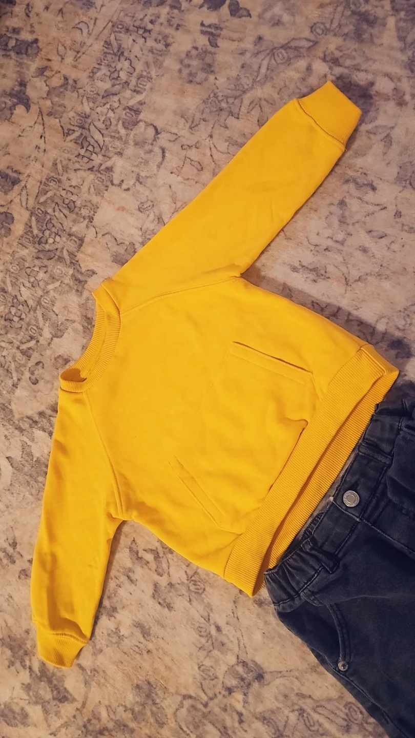 Zara Yellow Pullover Sweatshirt and Grey Jeans Set - photo 3