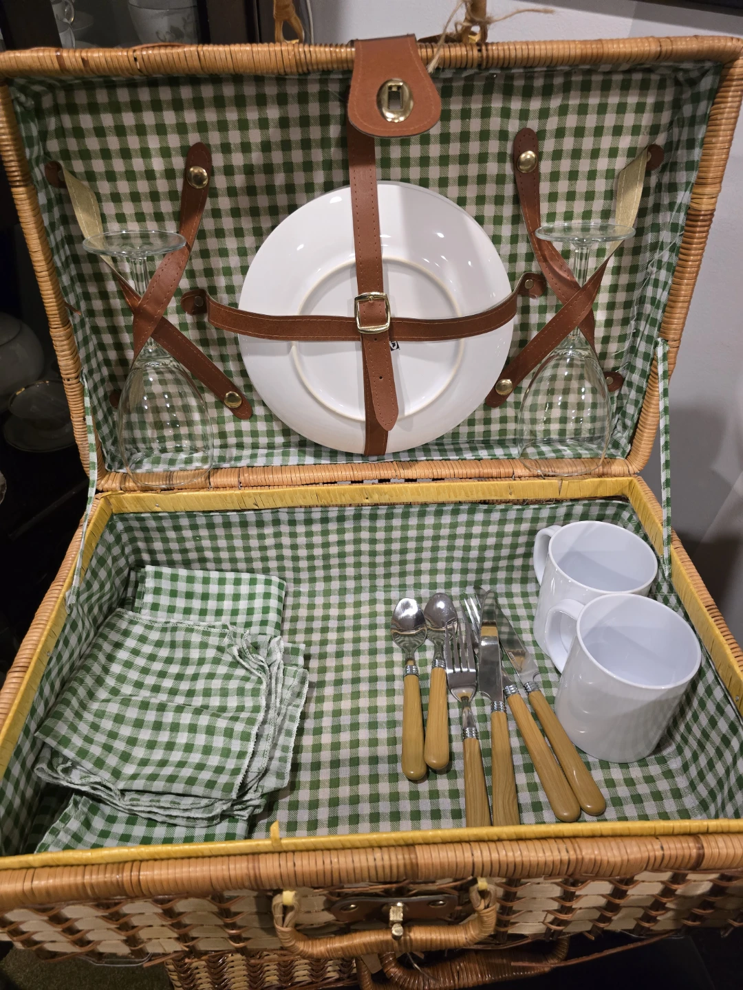 Wicker Picnic Basket Set - photo 2