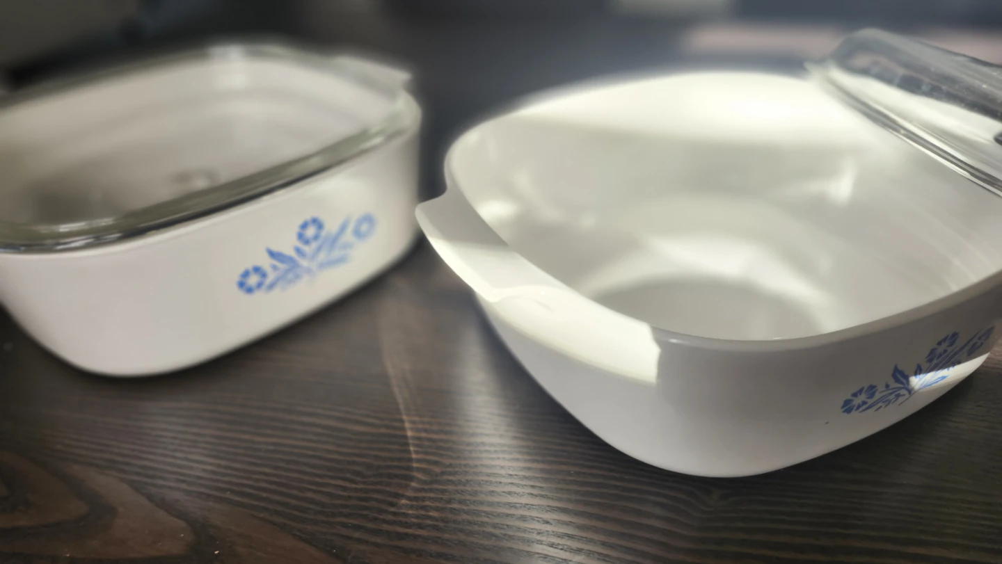 Two CorningWare Casserole Dish with Lid