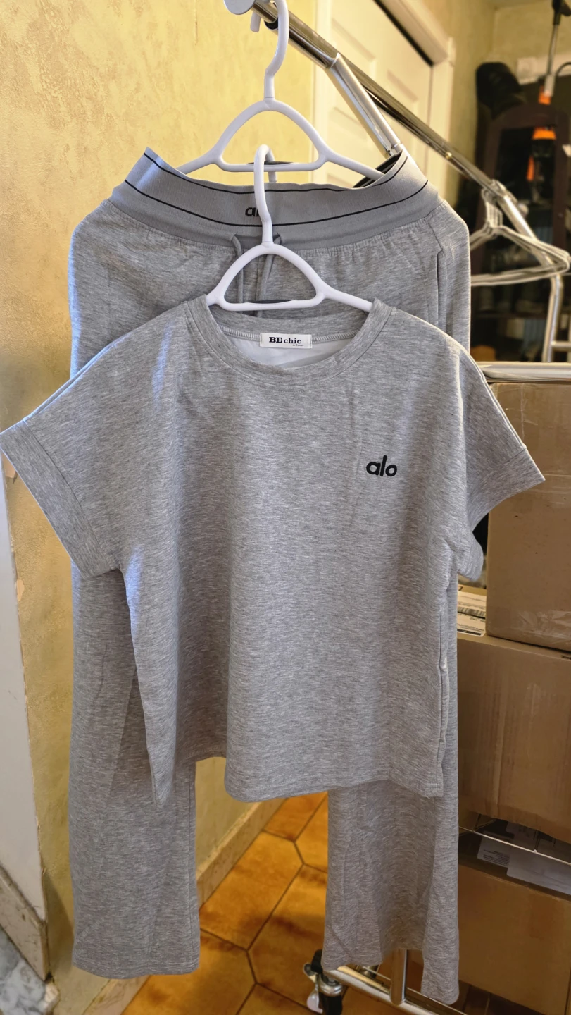 ALO Yoga Set - Cropped Top & Pants