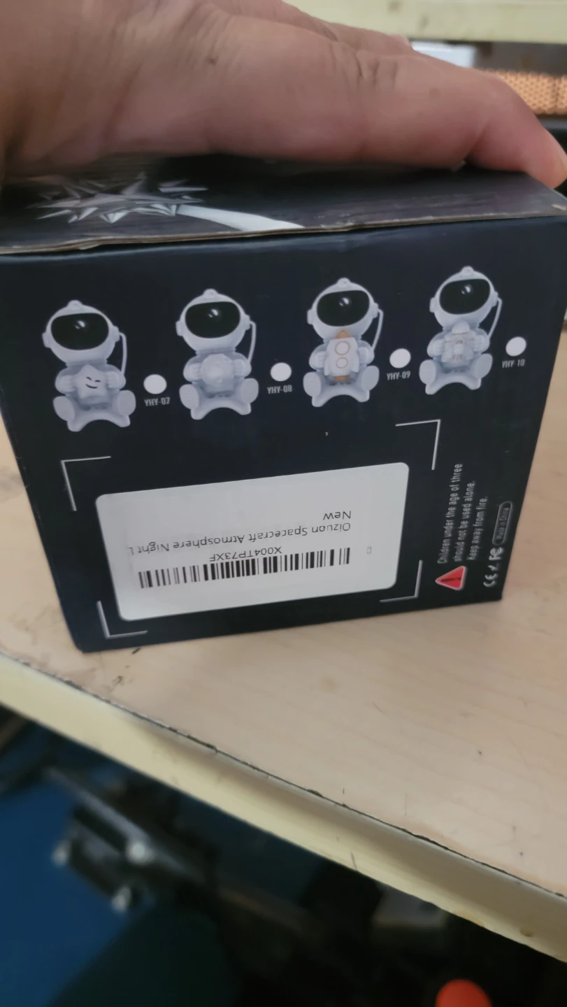 IZUON Astronaut Starry Sky Projector Lamp - photo 2