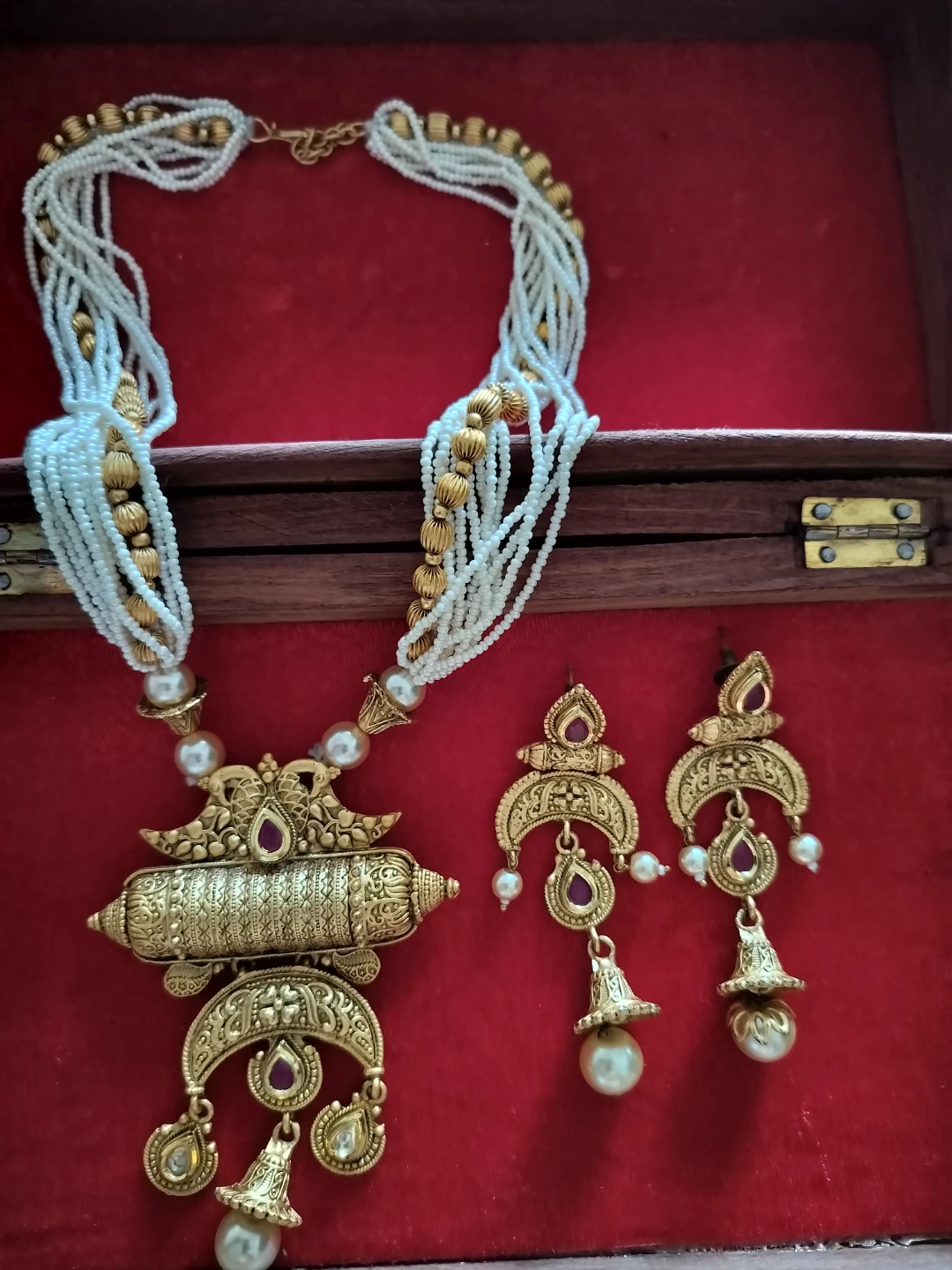 Gold-tone Necklace and Earring Set with White Beads - photo 3