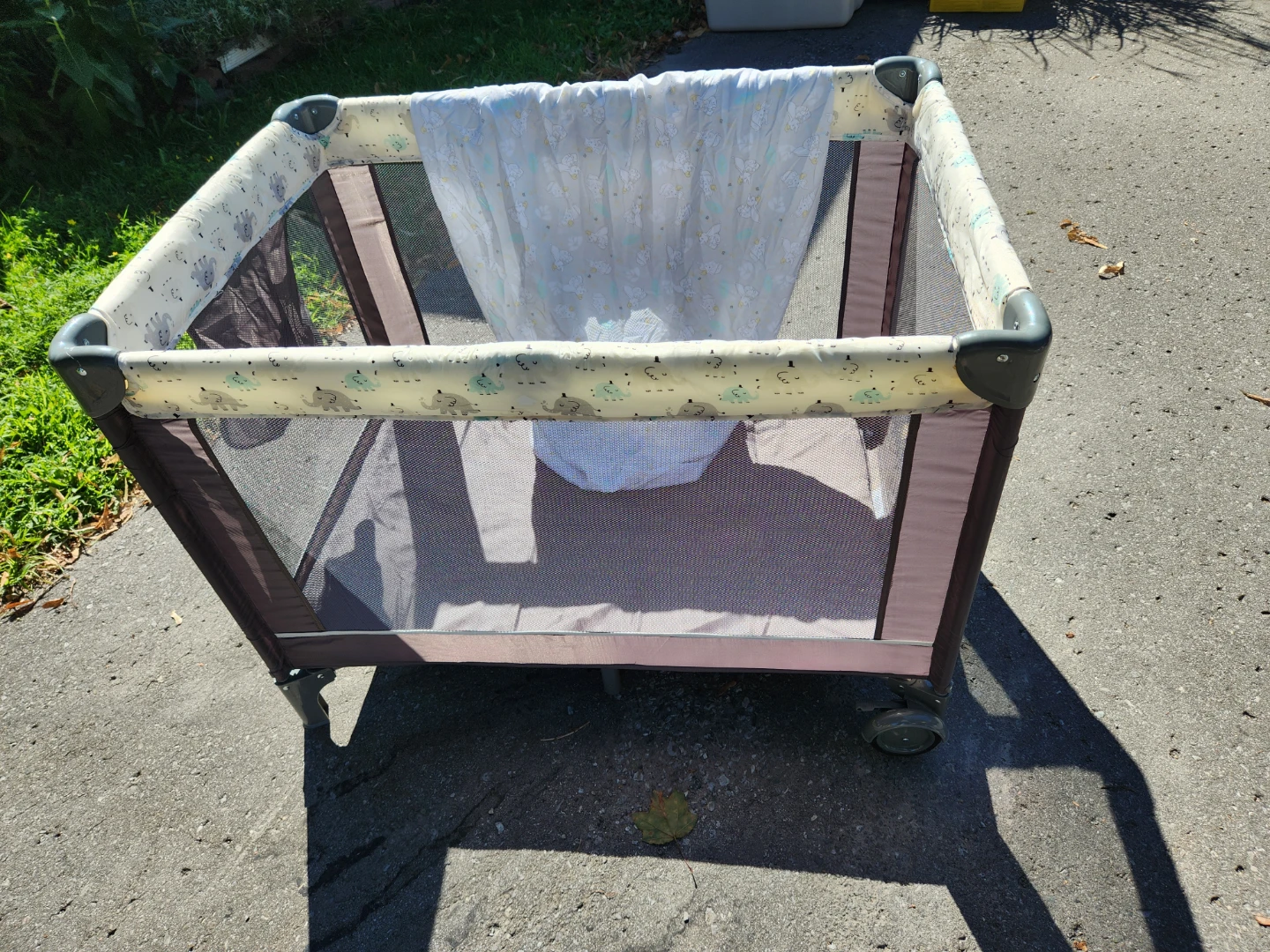 Lennox Furniture Playard
