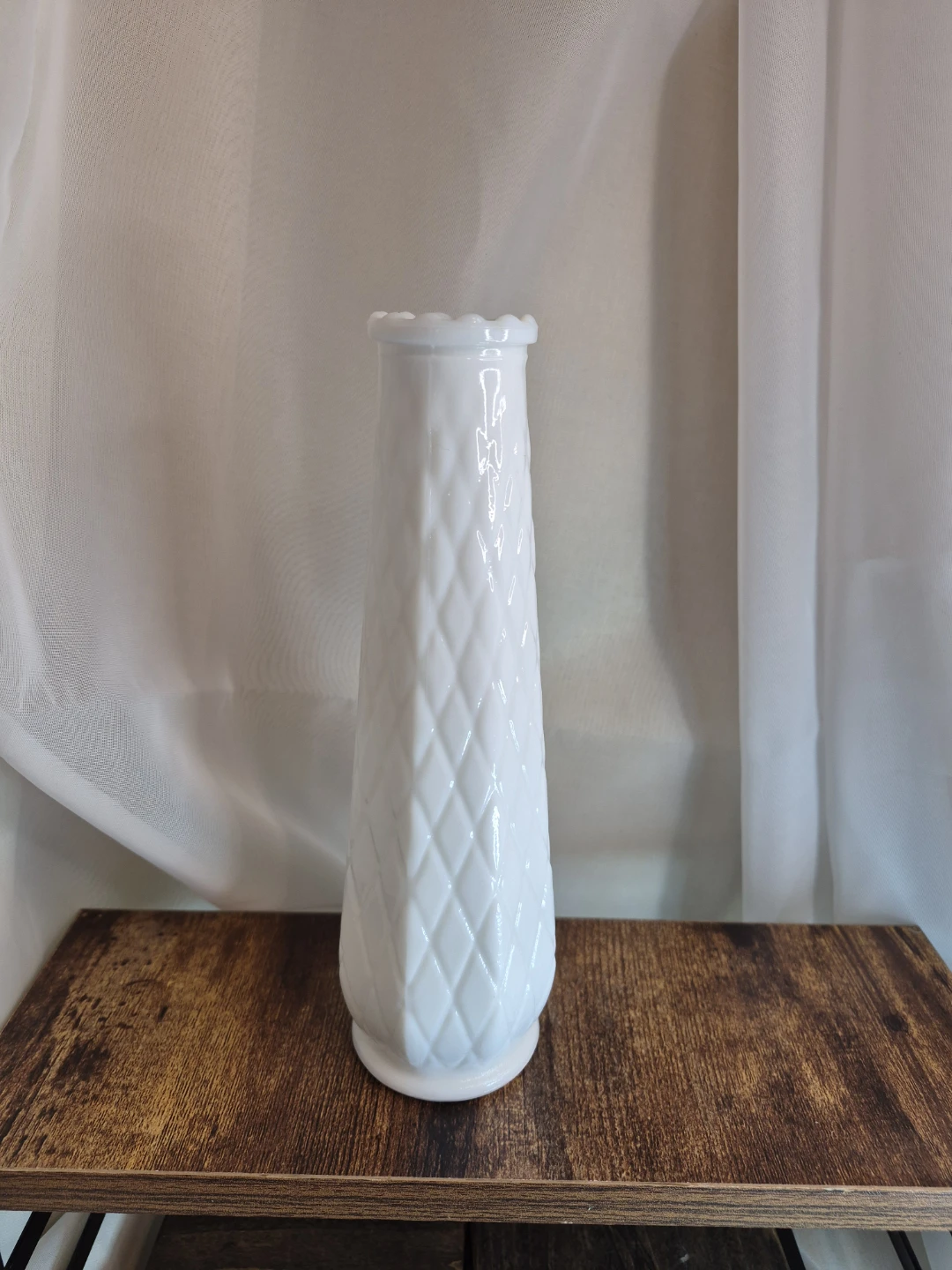 Beautiful Vintage 8 3/4" Tall White Milk Glass Vase - photo 2