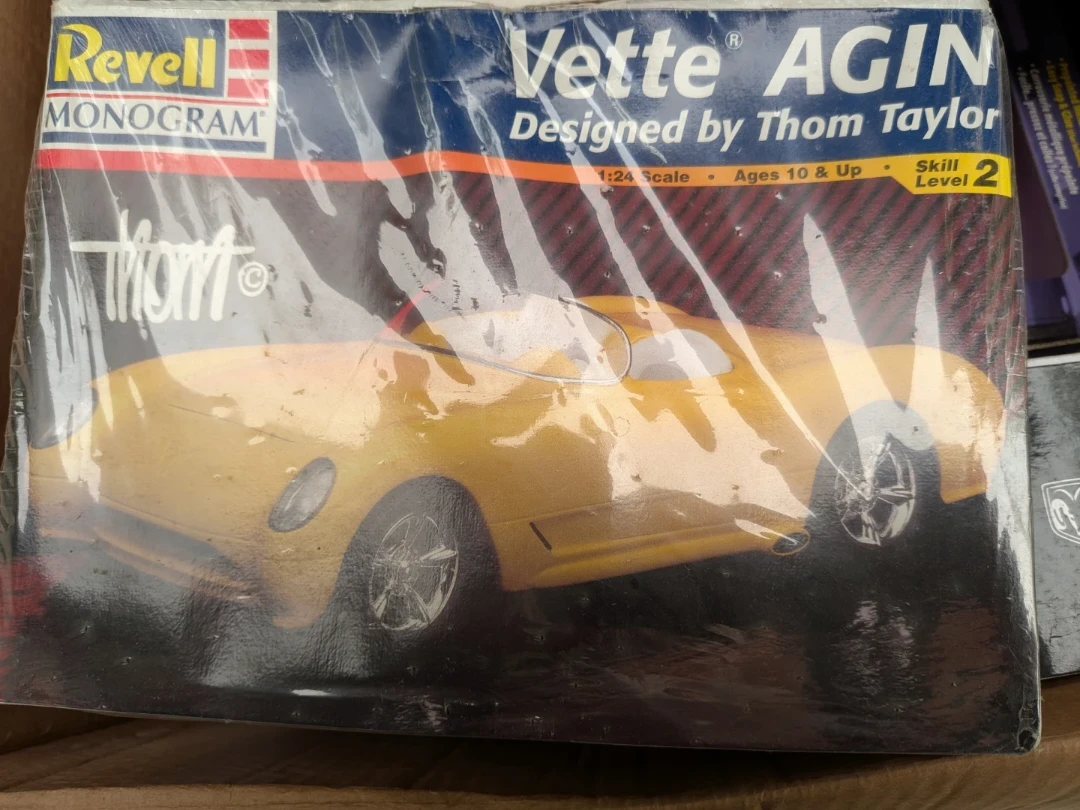 Revell Monogram Vette AGIN Model Kit 1:24 Scale