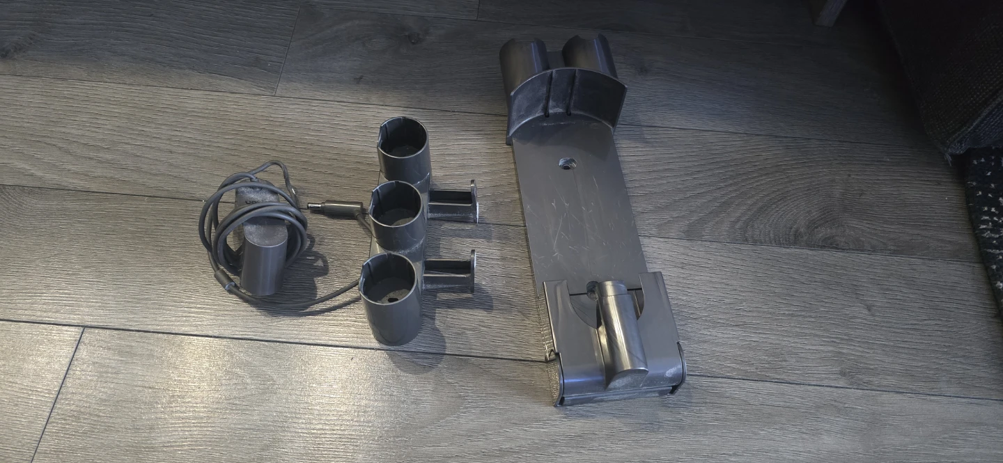 AS IS - Dyson V7 Cord-Free Vacuum Cleaner with Accessories - photo 5