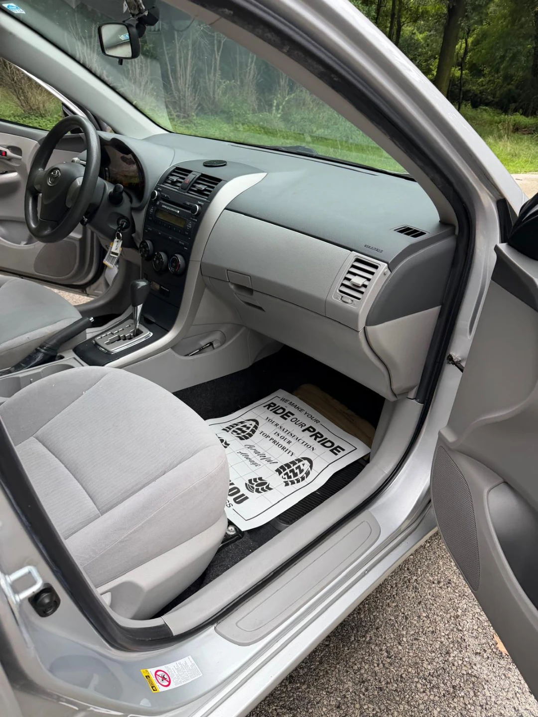 Silver Toyota Corolla Sedan - photo 3