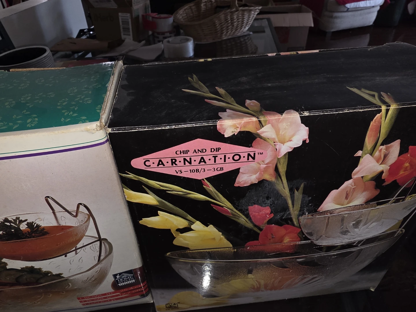 Carnation Chip and Dip Set