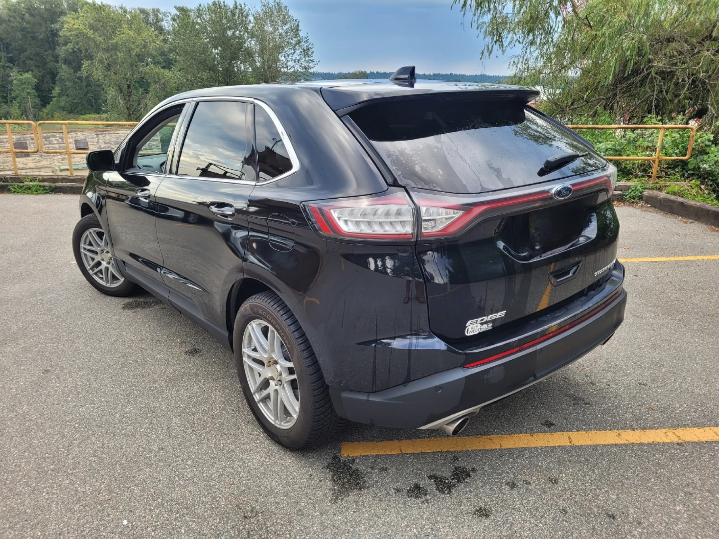 Ford Edge Titanium AWD SUV - Black - photo 4
