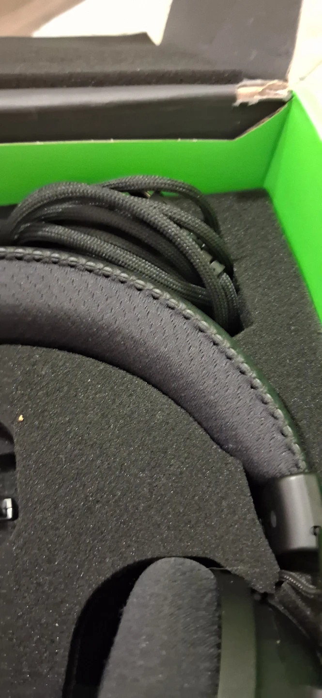 Razer BlackShark V2 Pro Wireless Gaming Headset - photo 3