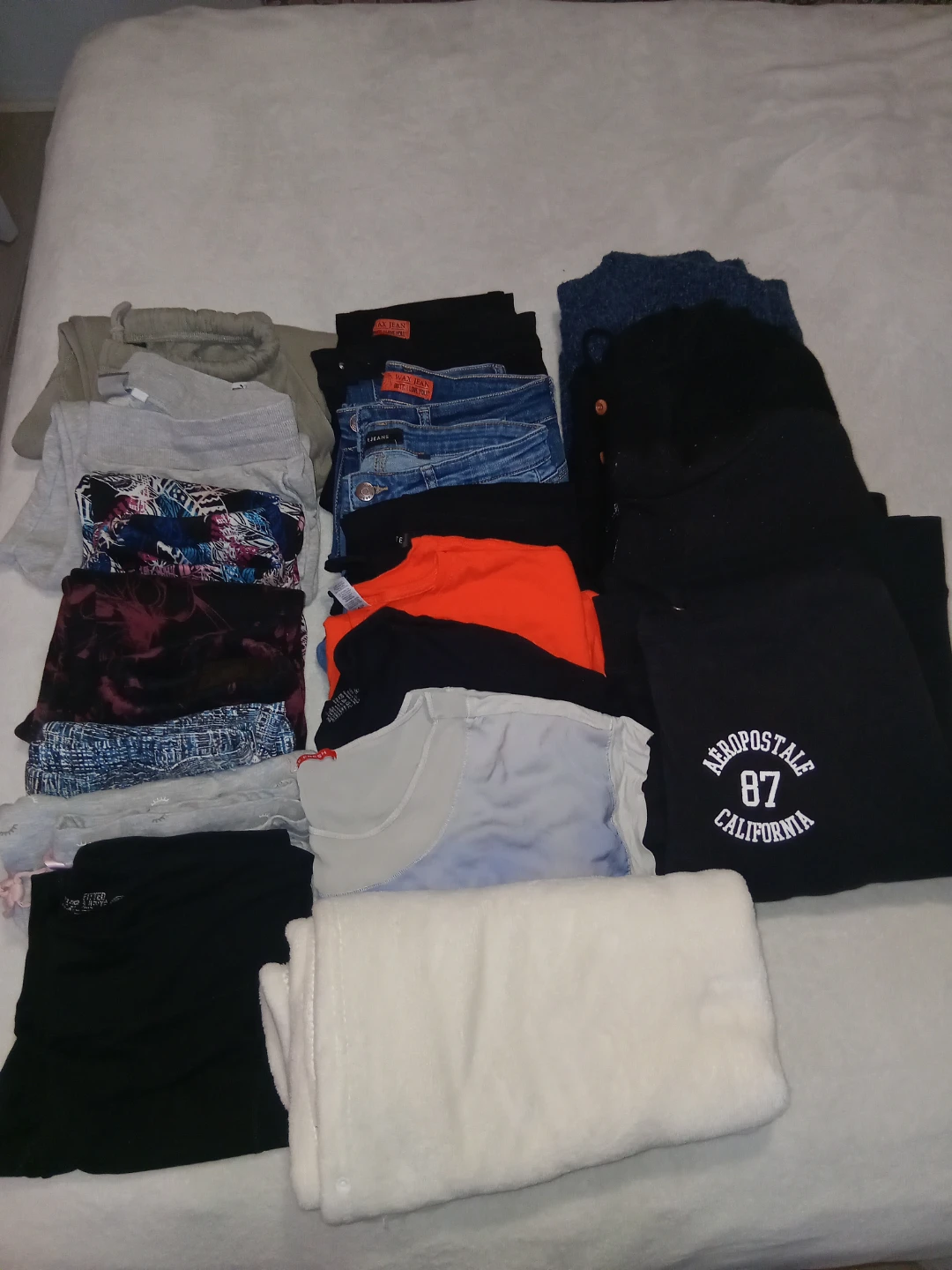 Women's Small lot of clothing size medium to large