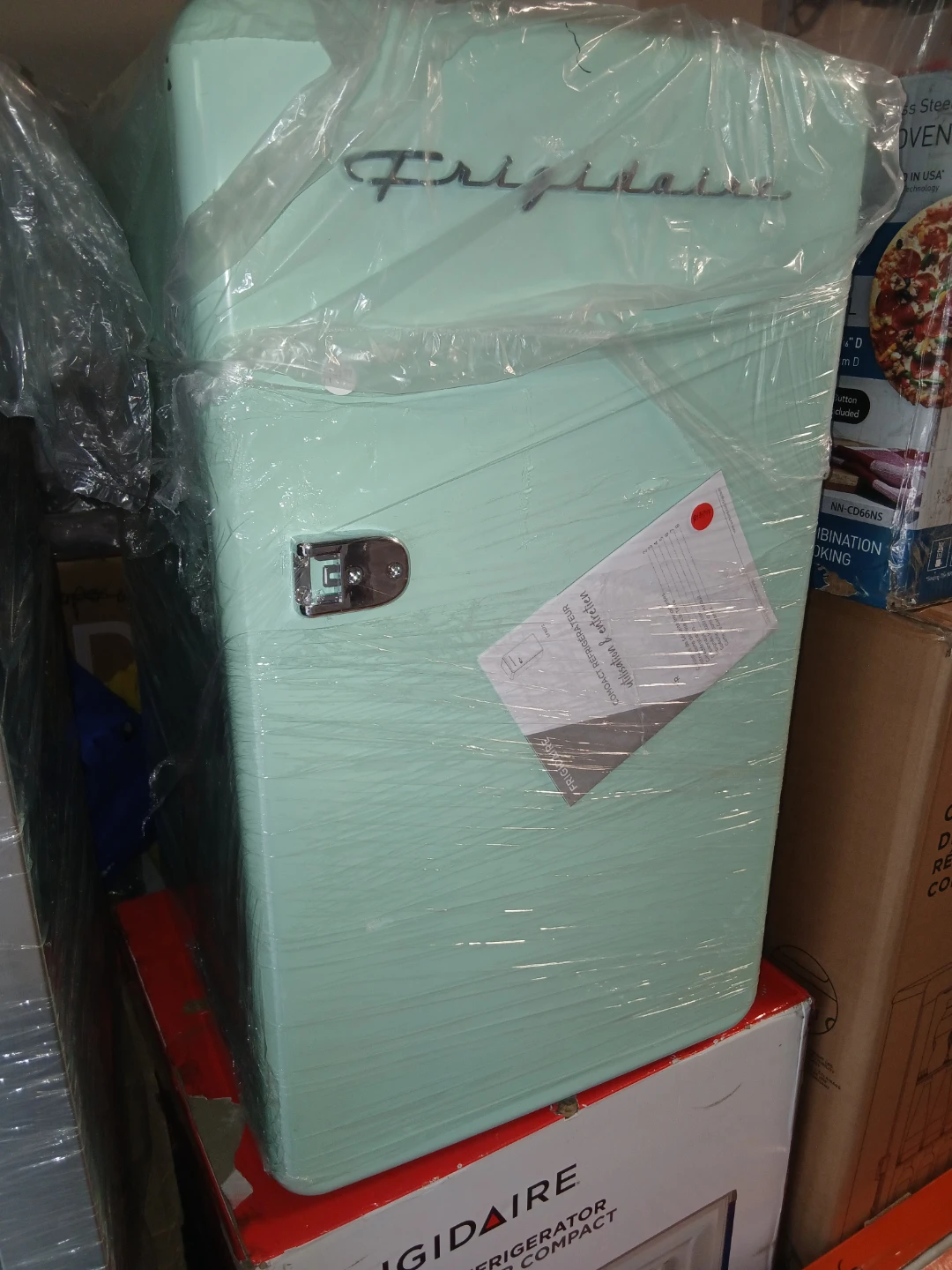 Frigidaire 3.2 Cu Ft Retro Compact Rounded Corner -  Mini Fridge