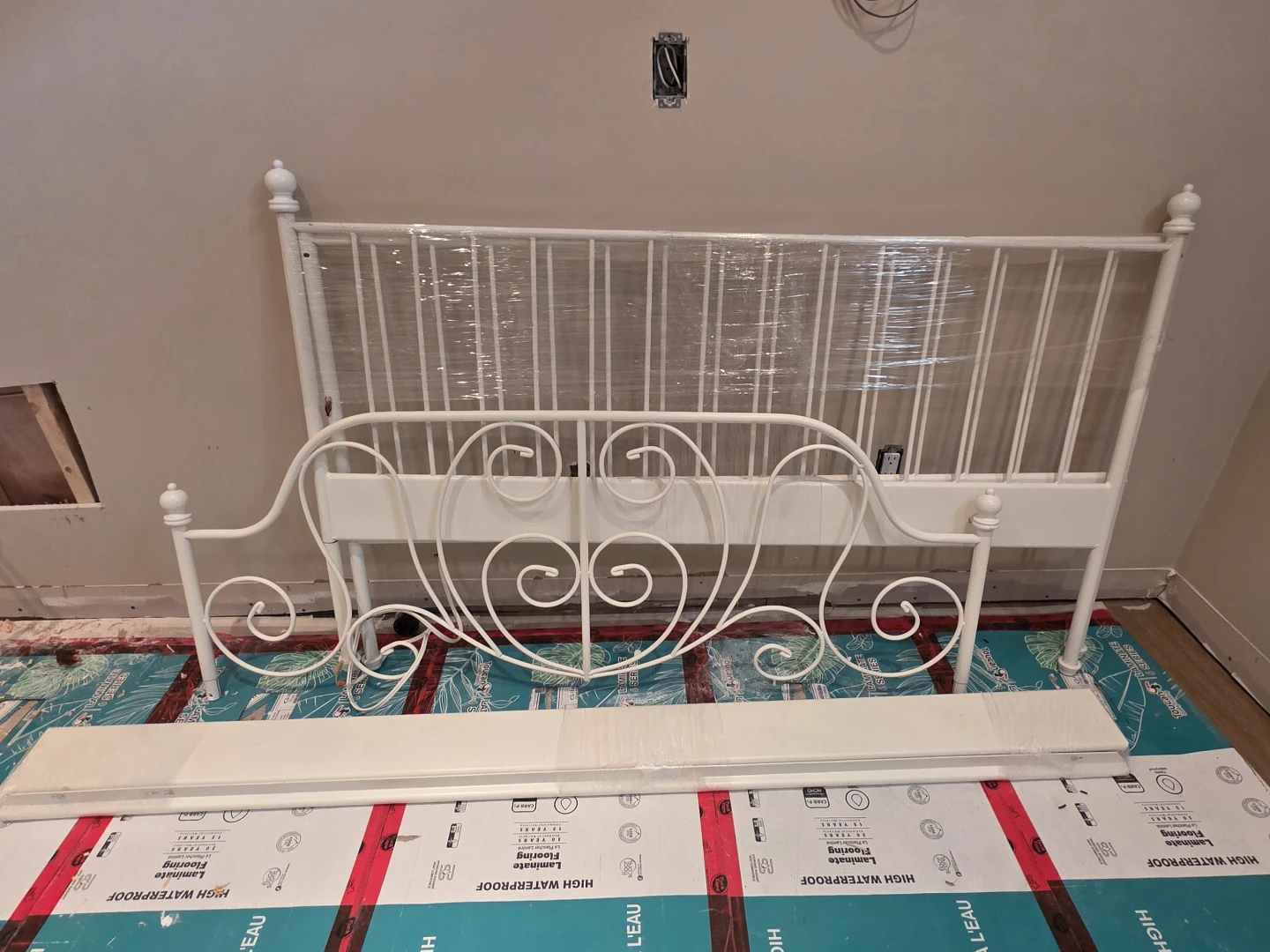 Ikea queen bedframe - photo 2