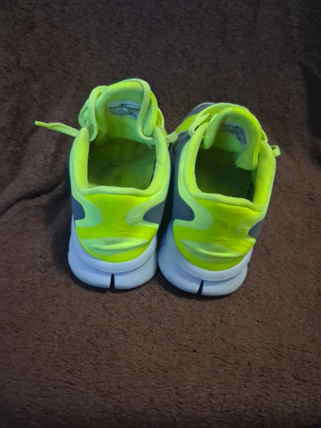 Nike free 5.0 neon yellow size 6.5y - photo 3