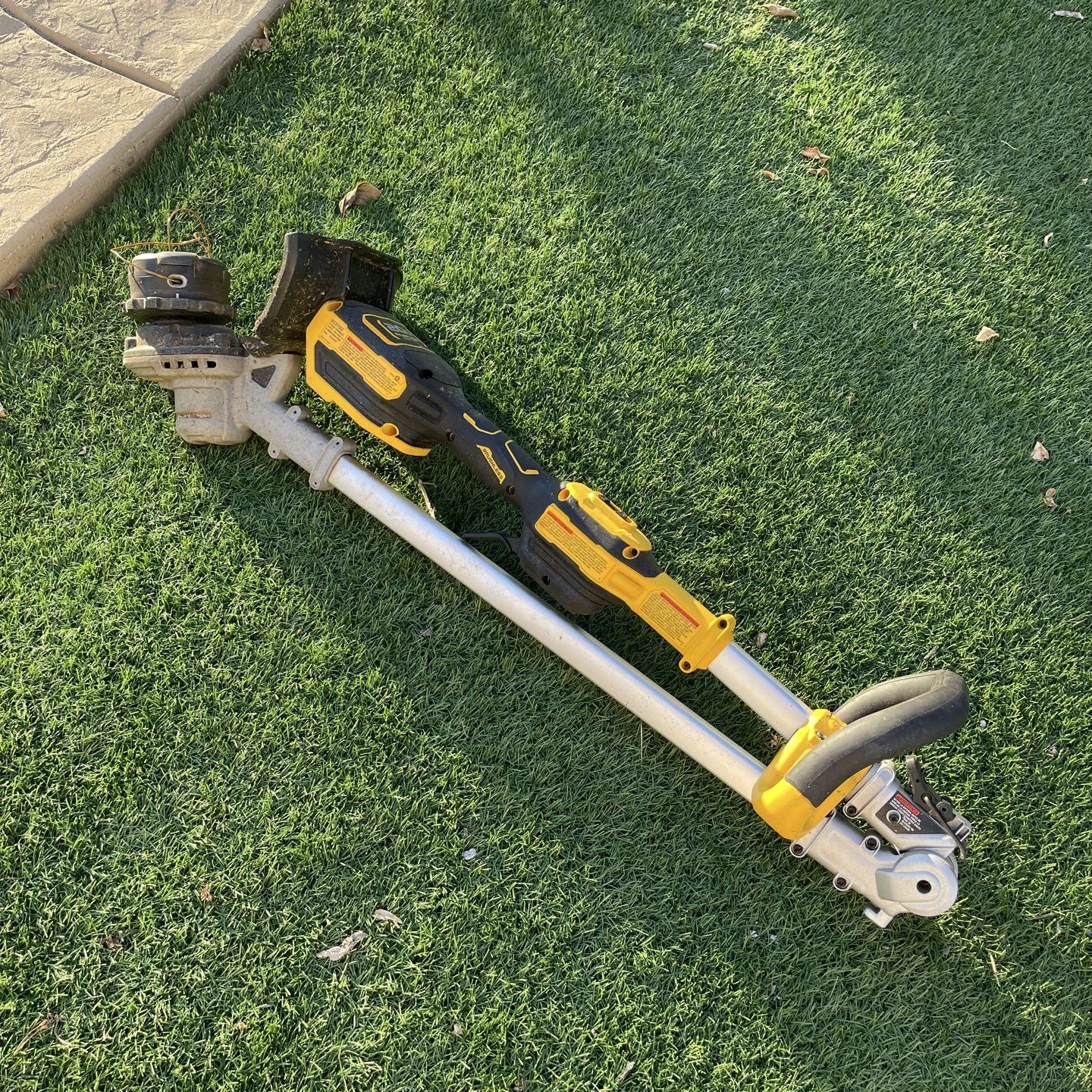 DeWalt String Trimmer dcst922 20 v max +2 batteries