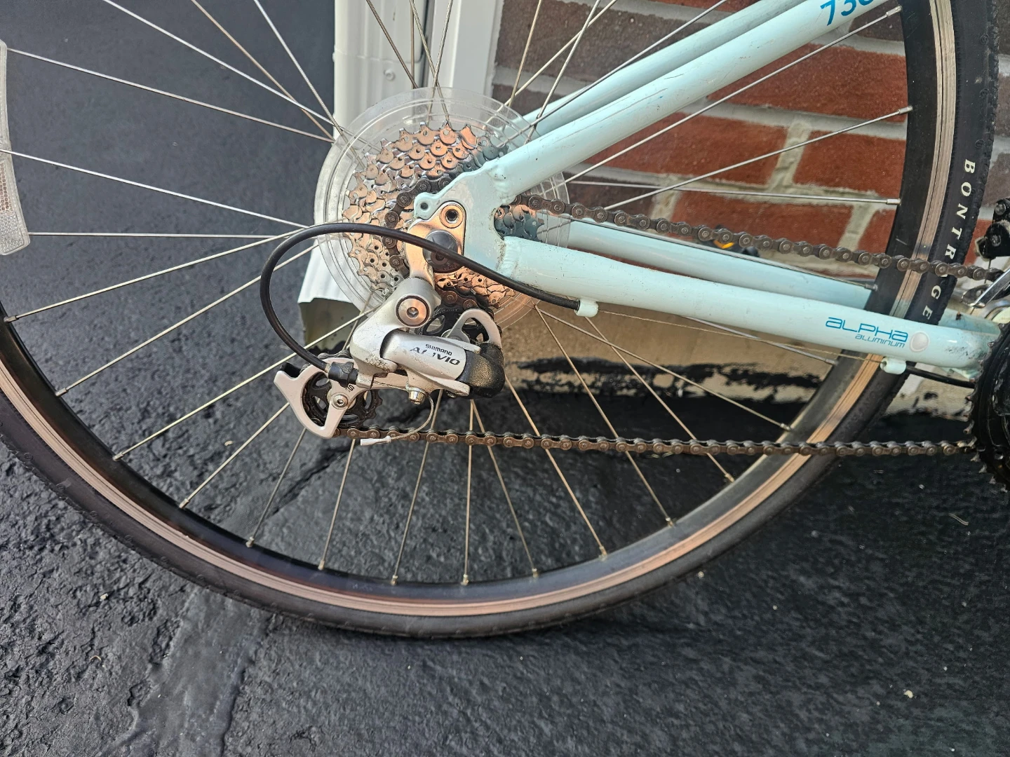 light blue Trek 7300 WSD hybrid comfort bicycle. - photo 4