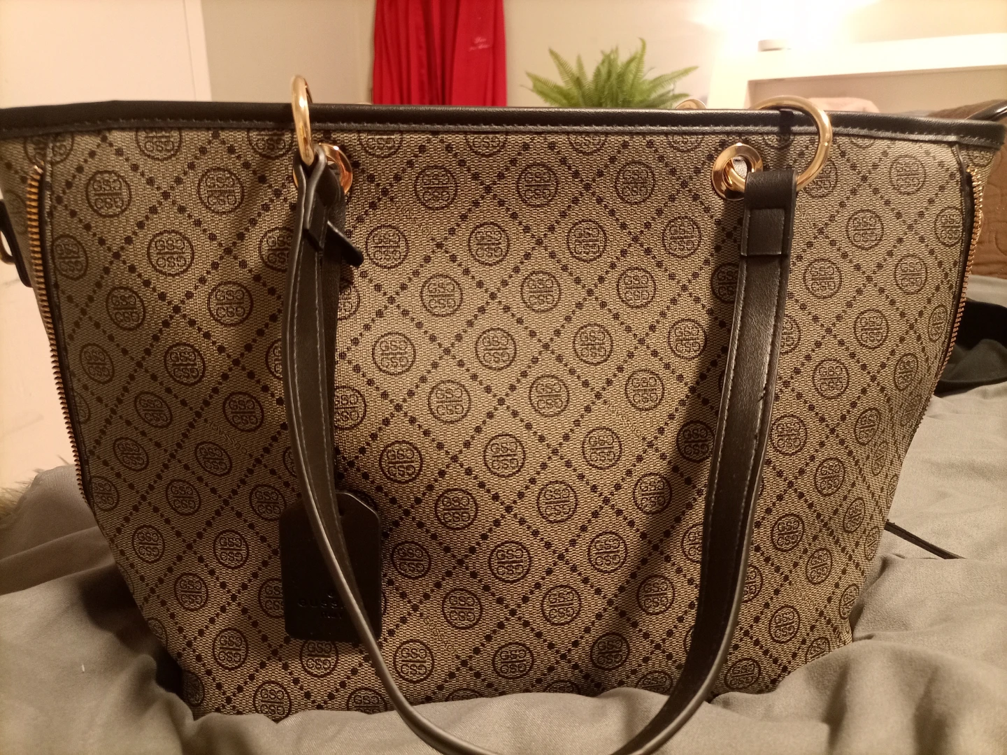 Gussaci purse