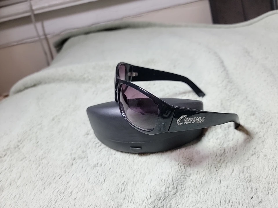 Curves Sunglasses with Case