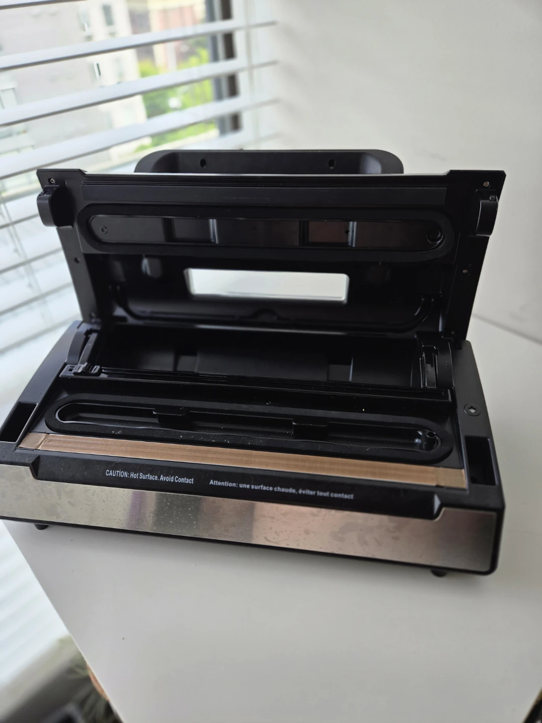 Nesco Food Sealer - photo 3