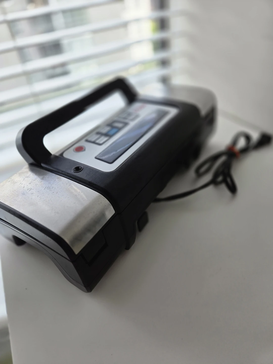 Nesco Food Sealer - photo 4