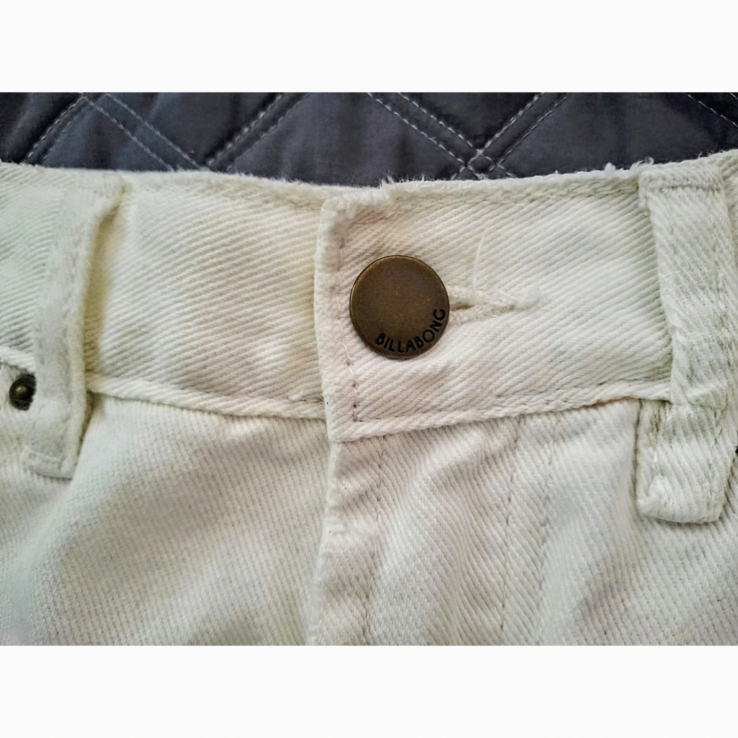 Billabong White Distressed Denim Cut-Off Shorts (Size 27 / US 4) - photo 5