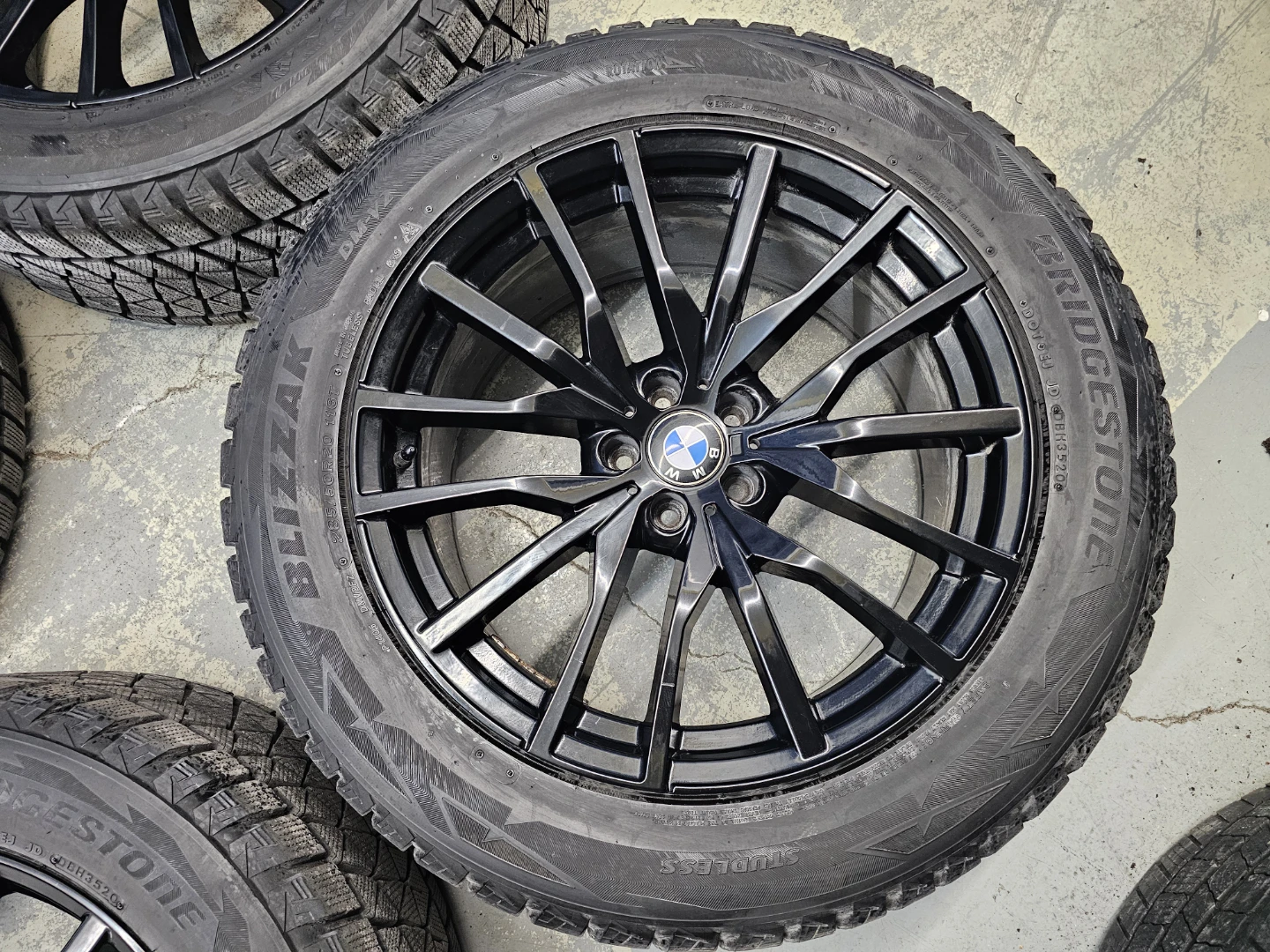 BMW X7 WINTER PACKAGE 285/50 R20