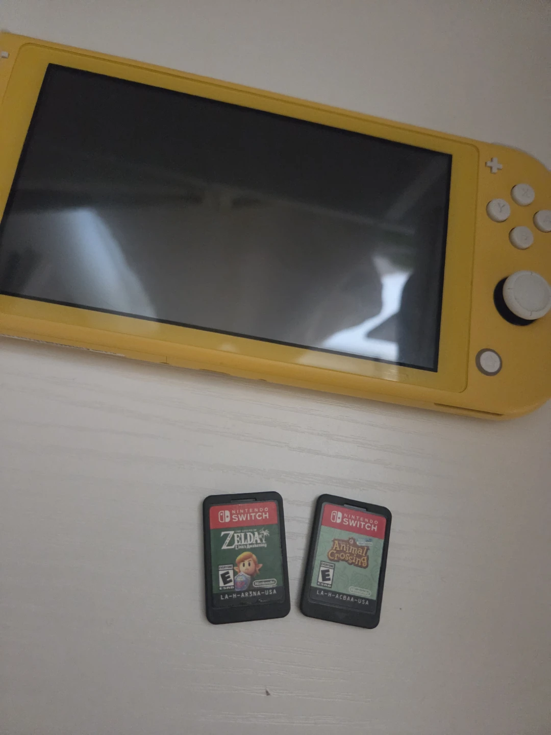 Nintendo Switch Lite with Animal Crossing & Link's Awakening - photo 2