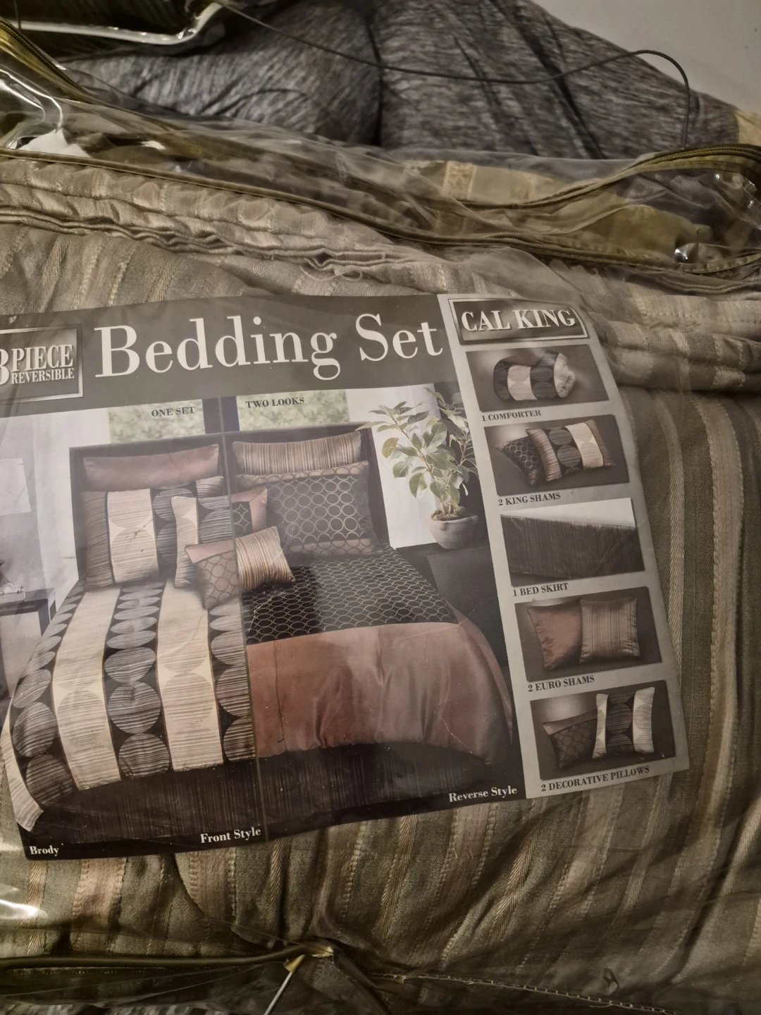 8 Piece Reversible Bedding Set - Cal King