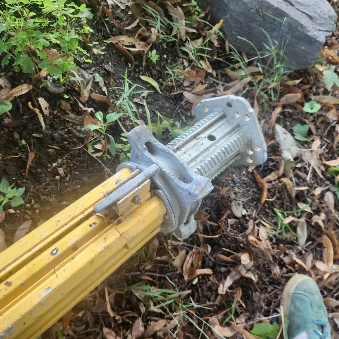 Yellow aluminum support beam - photo 2