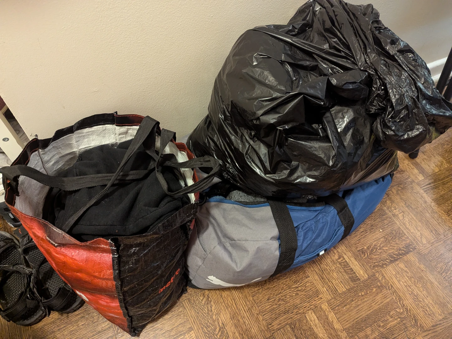 4 bags of clothes