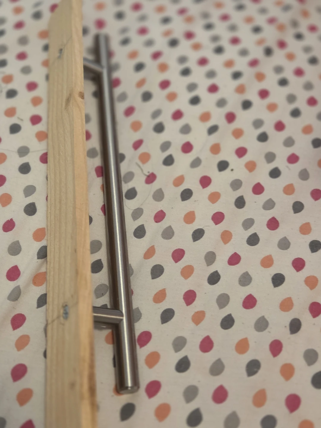 Wooden fingerboard ramp with metal rail - photo 3