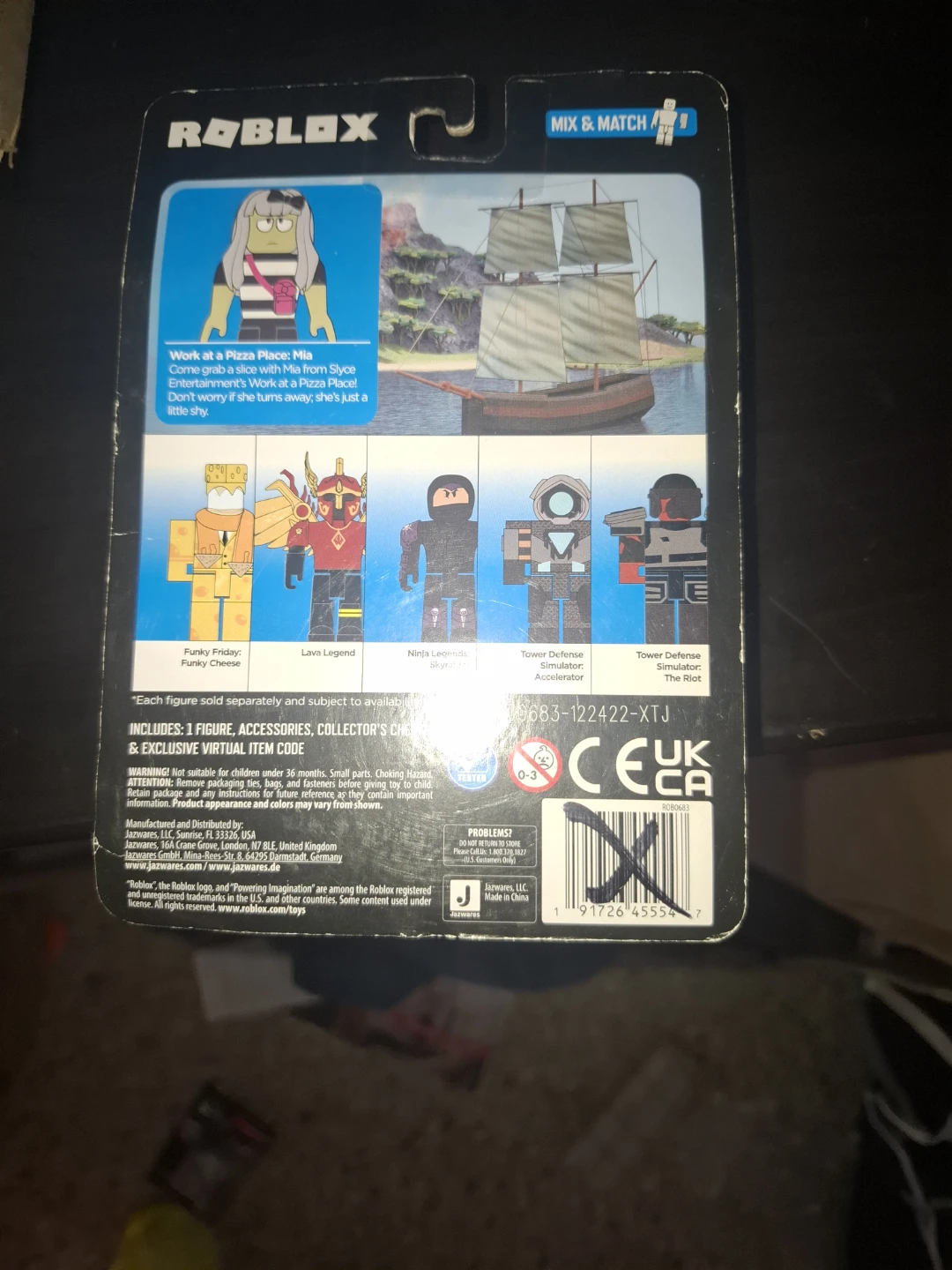 Roblox Action Figure with Virtual Item - photo 2