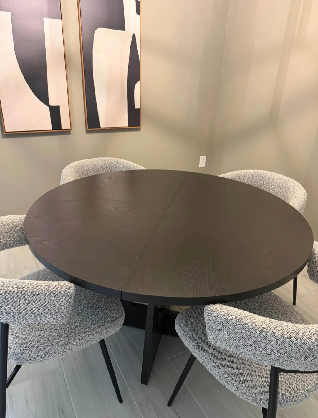 Modern Round Dining Table with 4 Bouclé Chairs
