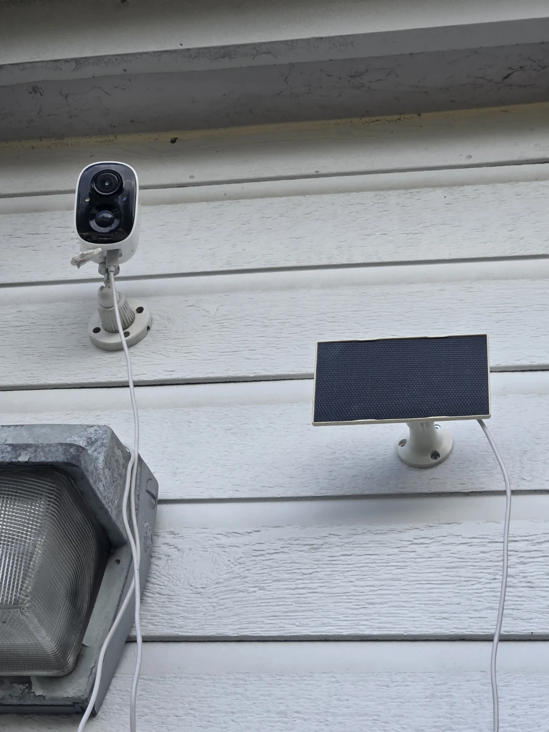 Smart Security Camera with Solar Panel - photo 4