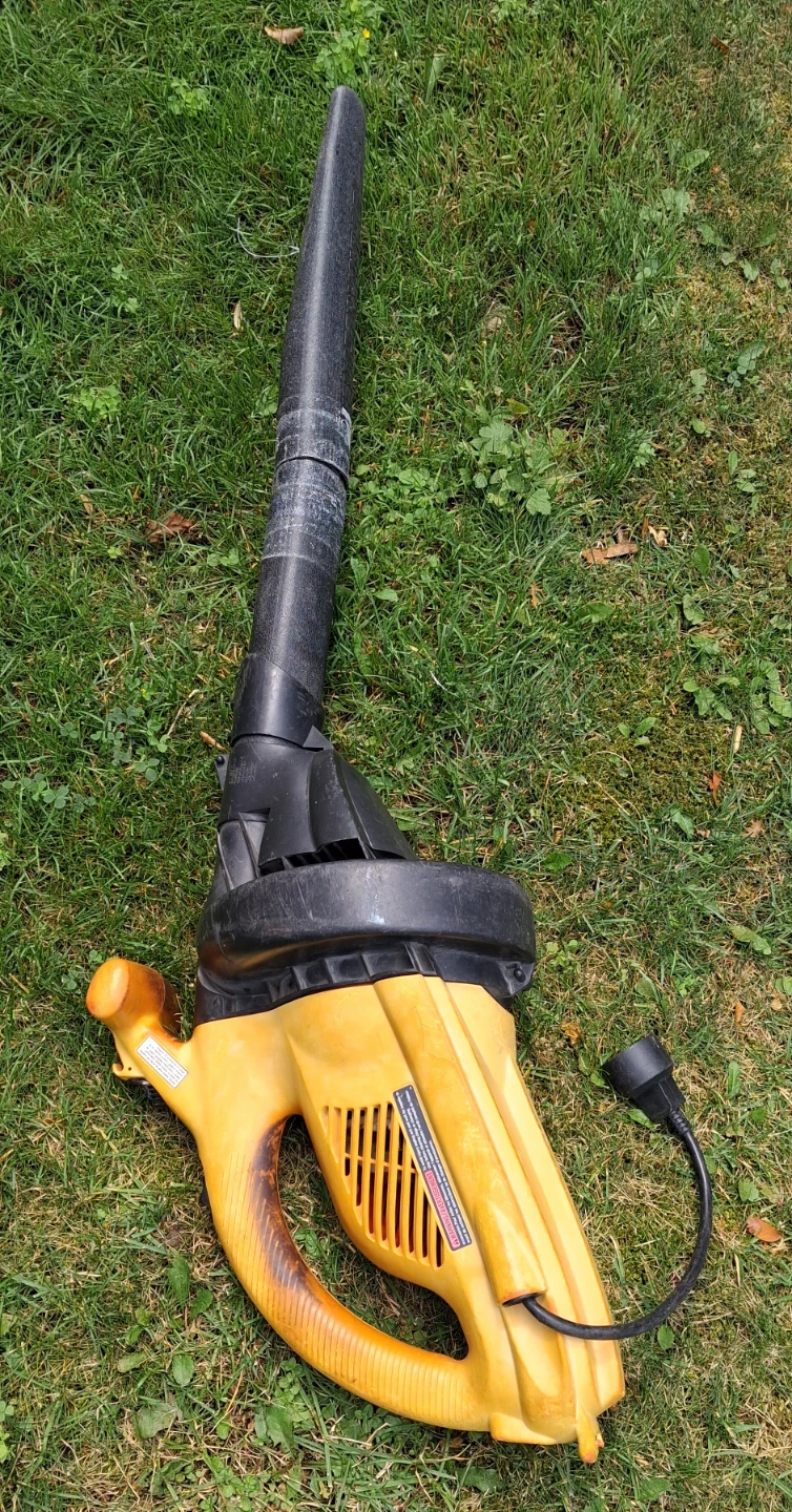 BLACK+DECKER Electric Leaf Blower - photo 2