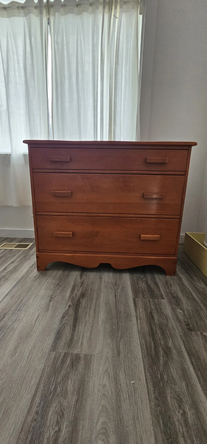 USED-Wooden 3-drawer dresser