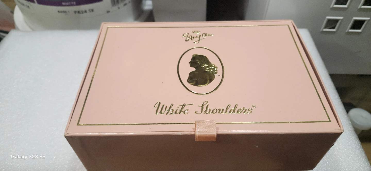 Evyan Perfumes White Shoulders Set