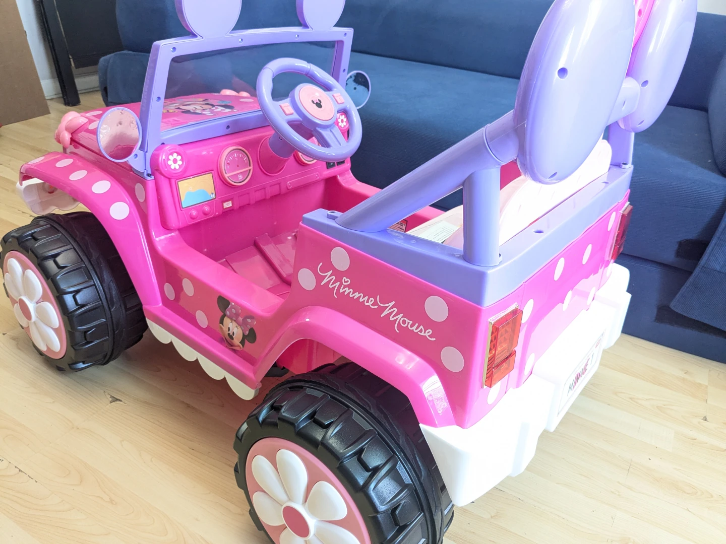 Minnie Mouse's Flower Power 4 x 4 Electric Ride On Car - photo 5