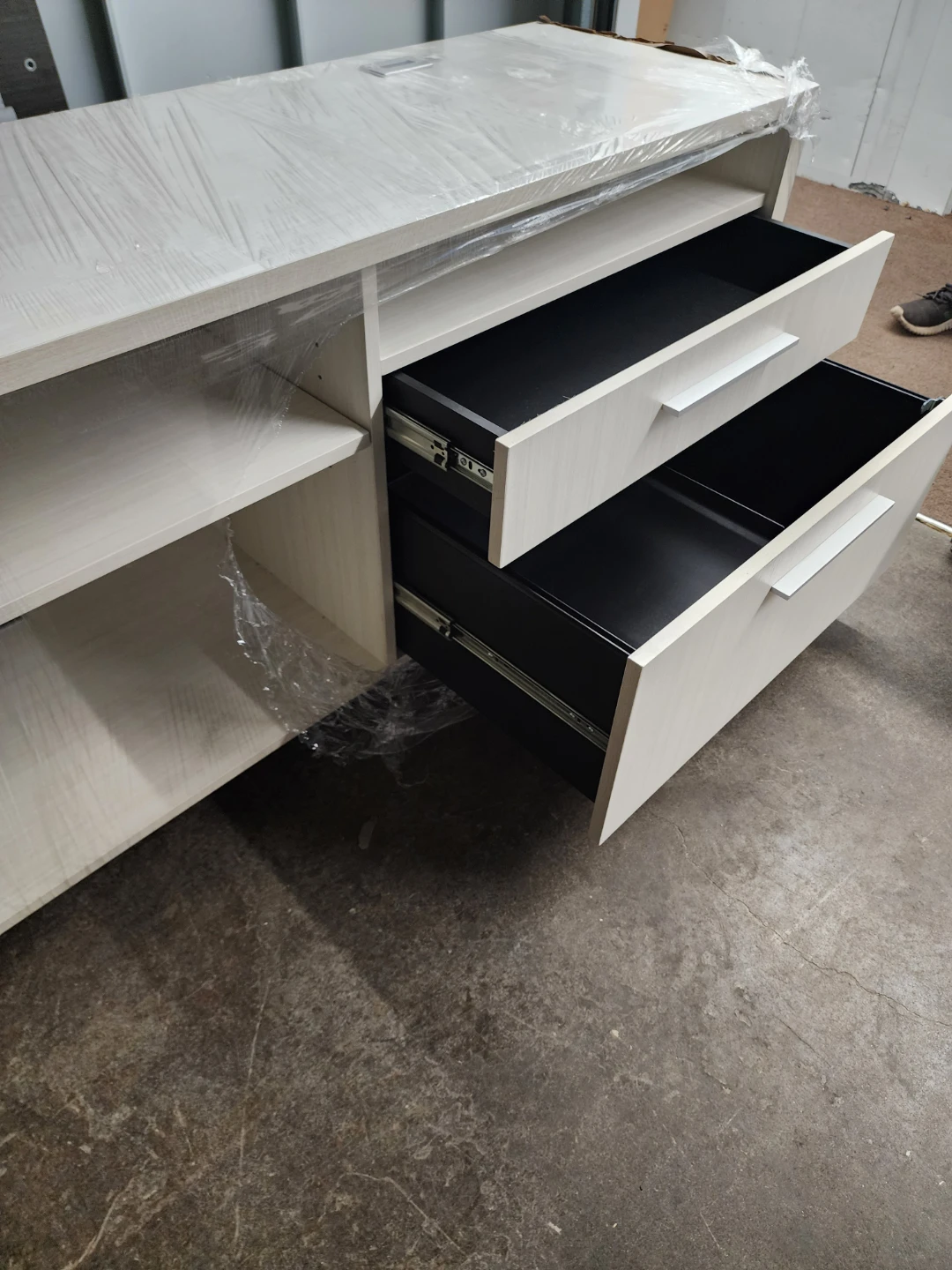 Modern L-shaped desk with drawers and shelves - photo 2