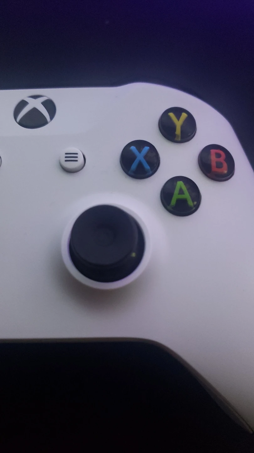 White Xbox Wireless Controller - photo 2