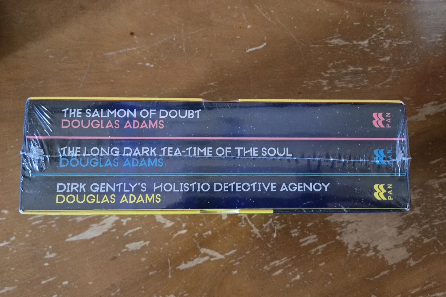 Douglas Adams Dirk Gently Collection Box Set - IN PLASTIC - photo 4