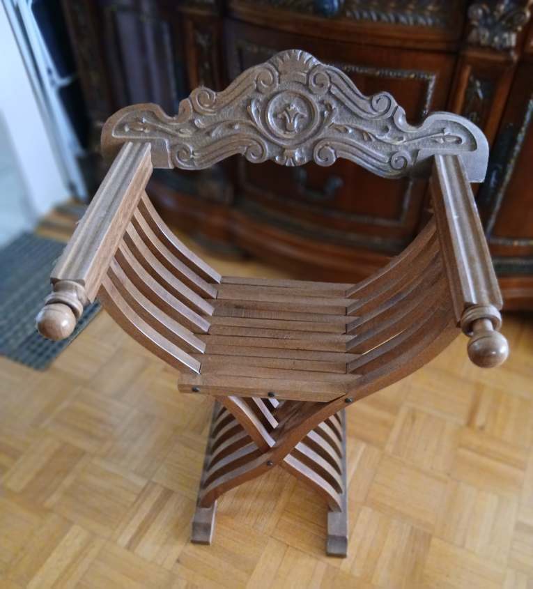 Savonarola chair Dante chair, or Roman curule seat).