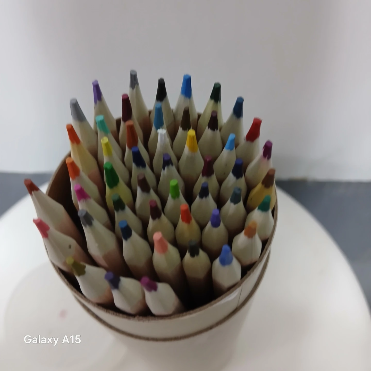 Moving sale - 48pcs Colored Pencils in Cylindrical Container - photo 2